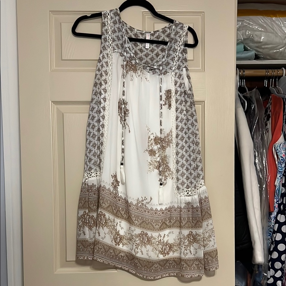 Sleeveless Patterned Dress in Gray and Brown